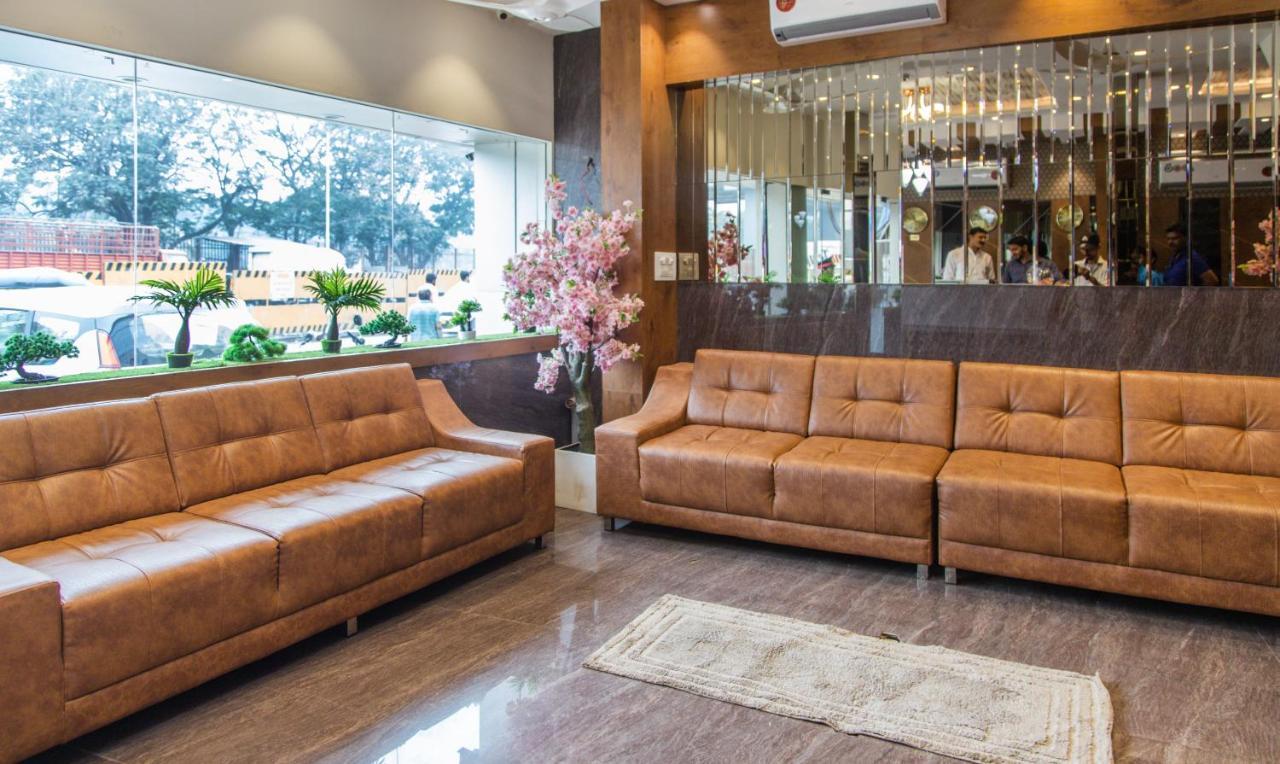 מומביי Hotel Hometown Near Us Embassy Bkc מראה חיצוני תמונה